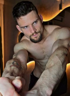 Maxwell Stone - Male escort in Dubai Photo 11 of 15