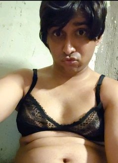 Yugna - Transsexual escort in Mumbai Photo 1 of 6