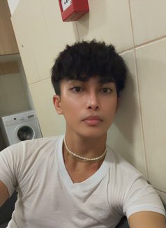 Yuhan - Transsexual escort in Riyadh Photo 4 of 9