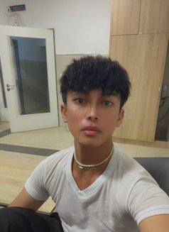 Yuhan - Transsexual escort in Riyadh Photo 8 of 9