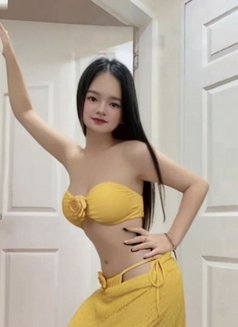 Yuki - escort in Manila Photo 3 of 6