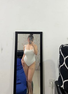 Yuki - escort in Manila Photo 3 of 6