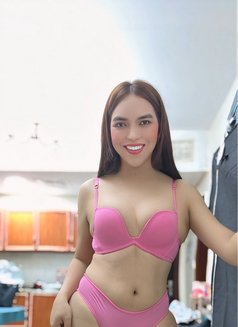 Yuki - Transsexual escort in Dubai Photo 5 of 14