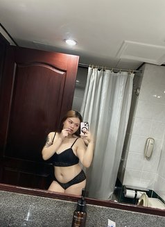 Yukie - escort in Manila Photo 2 of 4