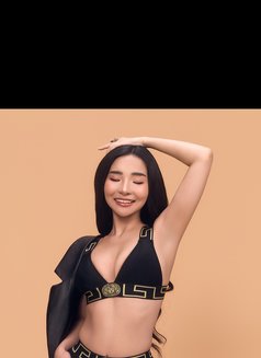 Yukina - puta in Makati City Photo 11 of 13