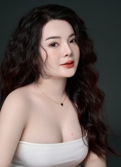 Yulia - escort in Singapore Photo 2 of 4