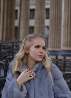 Yulia - puta in Dubai Photo 6 of 11