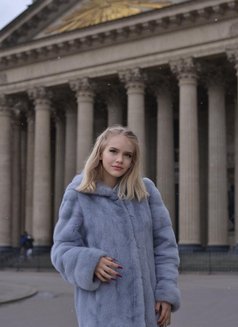 Yulia - puta in Dubai Photo 11 of 11