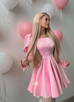 Nastya - puta in Dubai Photo 7 of 7