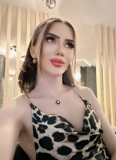Yulia - Transsexual escort in İstanbul Photo 1 of 19