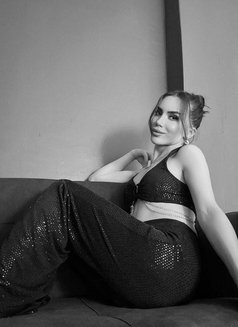 Yulia - Transsexual escort in İstanbul Photo 4 of 19