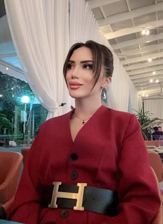 Yulia - Transsexual escort in İstanbul Photo 12 of 19