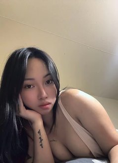 Yumi - puta in Abu Dhabi Photo 1 of 4