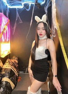 Yumi - escort in Manila Photo 2 of 4