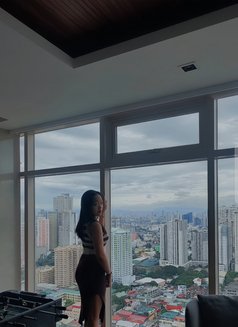 Yumi - puta in Manila Photo 7 of 8