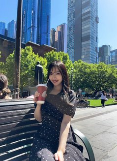 Yumi - puta in Milan Photo 5 of 9