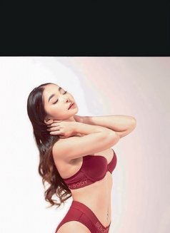 Yumi - escort in Singapore Photo 4 of 7