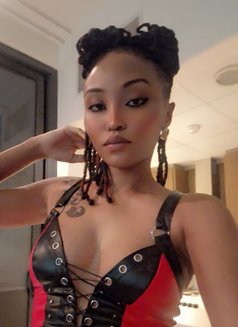 Yumi - escort in Riyadh Photo 2 of 3