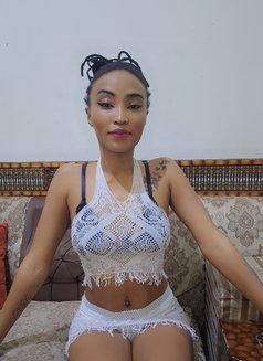 Yumi - escort in Riyadh Photo 3 of 4