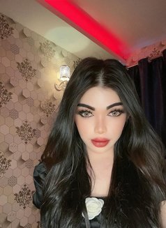 Yumi - Transsexual escort in Abu Dhabi Photo 7 of 14