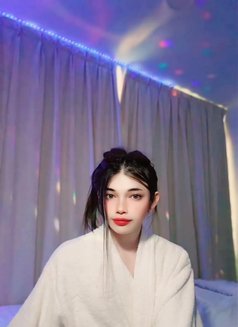 Yumi - Transsexual escort in Abu Dhabi Photo 9 of 14