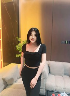 Yumi - Transsexual escort in Abu Dhabi Photo 8 of 12