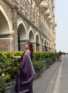 Yumi - puta in Mumbai Photo 8 of 13