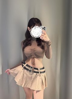 Yumi - puta in Seoul Photo 1 of 3