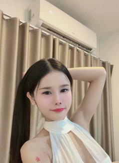 Yumi - escort in Taipei Photo 6 of 10