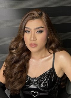 Yumi - Transsexual escort in Manila Photo 8 of 8