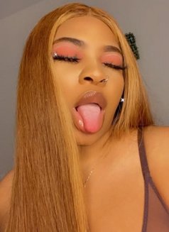 Yummy - escort in Kuwait Photo 1 of 7