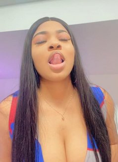 Yummy - escort in Kuwait Photo 2 of 7