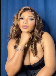 Yummy - escort in Kuwait Photo 3 of 7