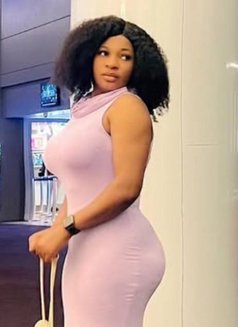 Yummy - escort in Kuwait Photo 4 of 7