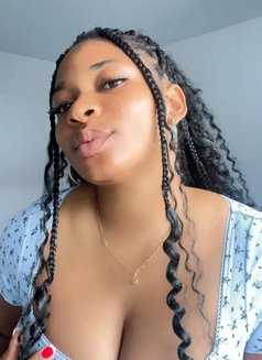 Yummy - escort in Kuwait Photo 7 of 7