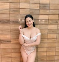 Yuna Babe - puta in Singapore