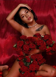 Yuna - escort in Bali Photo 2 of 5