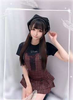 Yuna - escort in Osaka Photo 2 of 3