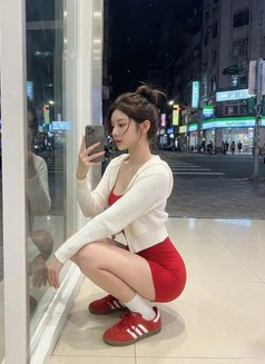 Yuna - escort in Taipei Photo 6 of 10