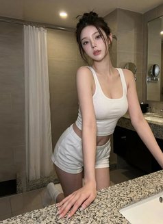 Yuna - escort in Taipei Photo 9 of 10