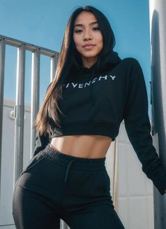 Yuna - escort in Dubai Photo 5 of 7