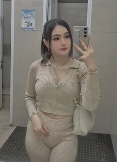 YUNI - puta in Jakarta Photo 8 of 12