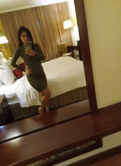 Yunice - puta in Abu Dhabi Photo 4 of 4