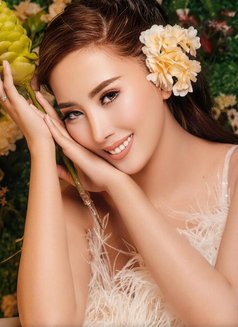 Yunji - escort in Mumbai Photo 18 of 23