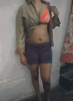 Yureni Live Web Cam Modling Girl - puta in Colombo Photo 5 of 5