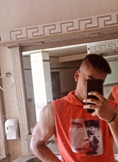 Yuri - Acompañantes masculino in Dubai Photo 1 of 4