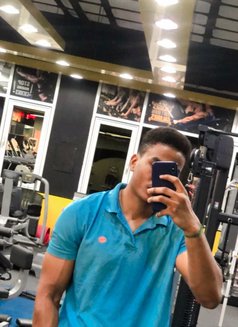 Yuri - Acompañantes masculino in Dubai Photo 2 of 4