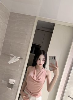 Yuri Lee - escort in Manila Photo 1 of 3
