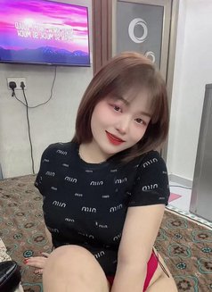 Yuri M - puta in Muscat Photo 2 of 9