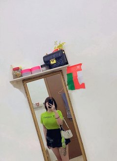 Yuri M - puta in Muscat Photo 4 of 9